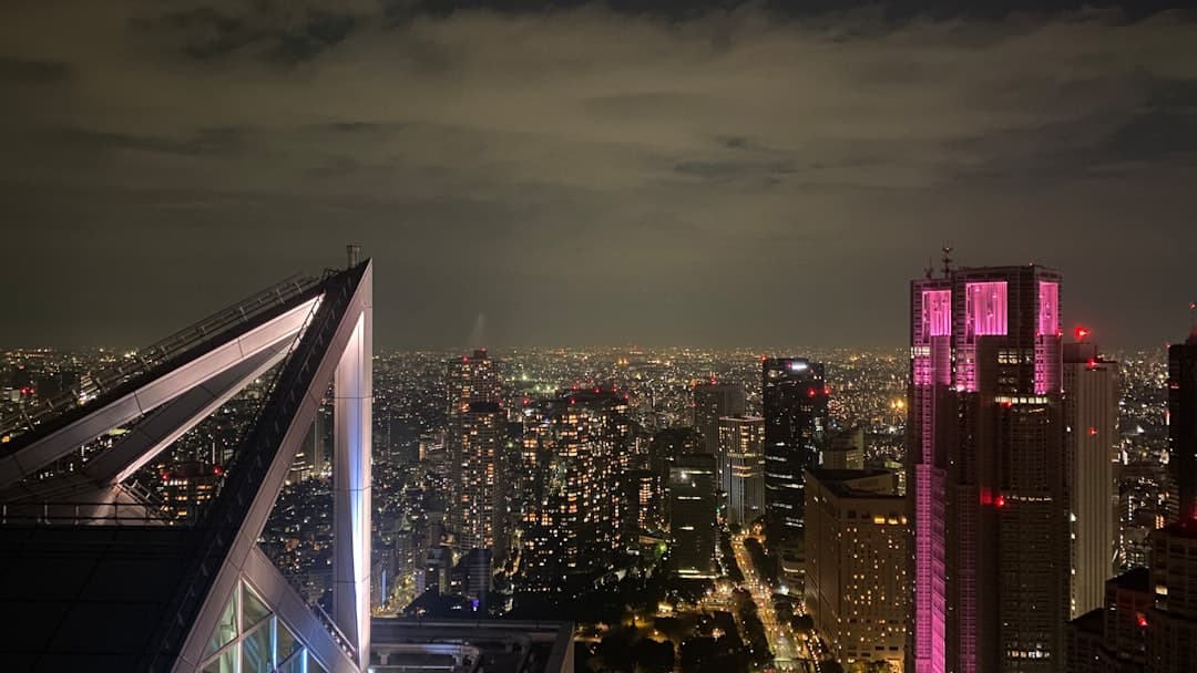 【2026新宿】住宿攻略懶人包，10間飯店帶你搞定東京最混亂車站！